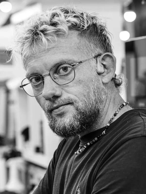 Barber Krzysztof – tradycyjne golenie brzytwą i męskie zabiegi SPA w Barber Shop Flis Grodzisk Mazowiecki