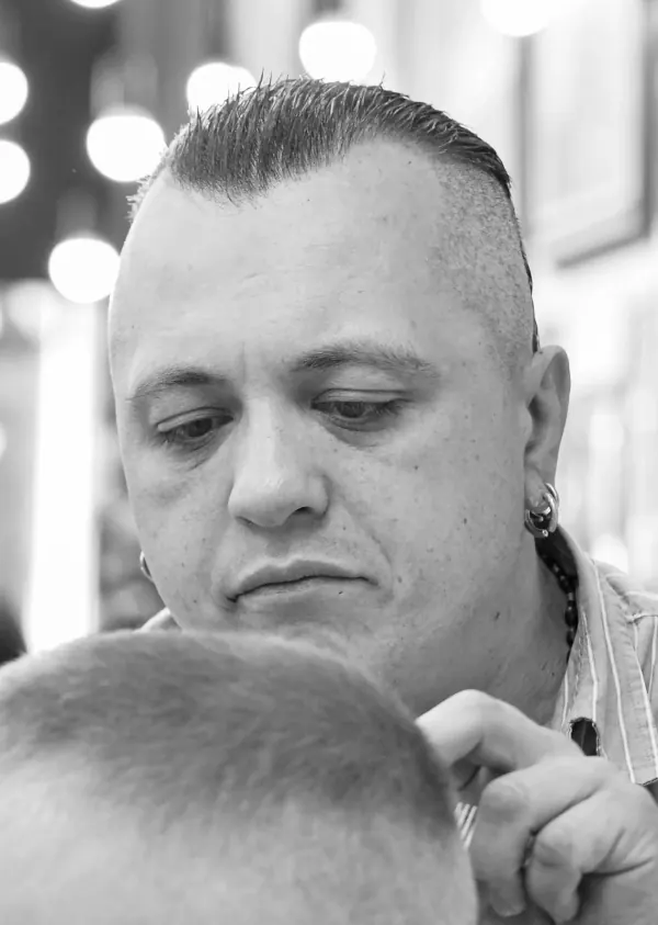 Stylista i Barber Marcin – strzyżenie męskie, dziecięce i koloryzacja w atelier Flis Barber Grodzisk Mazowiecki